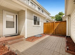 412 Dogwood Ter, Buffalo Grove, IL
