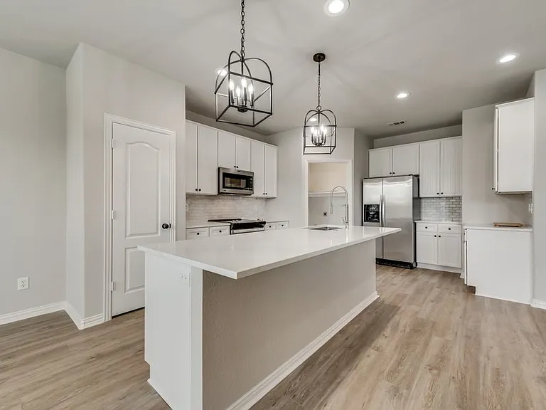 1709 Belton Dr — Photo 8