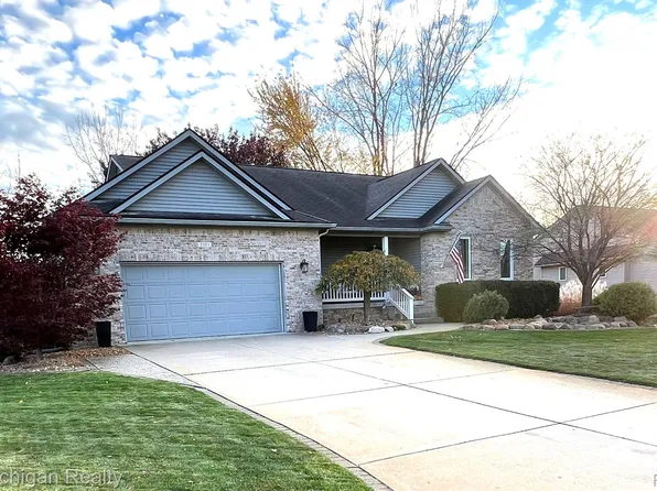 2503 Golfview Cir, Fenton, MI 48430