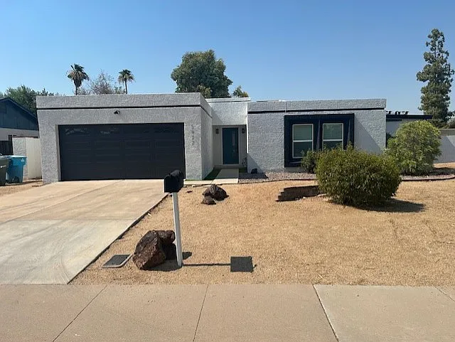 3922 E Larkspur Dr — Photo 3