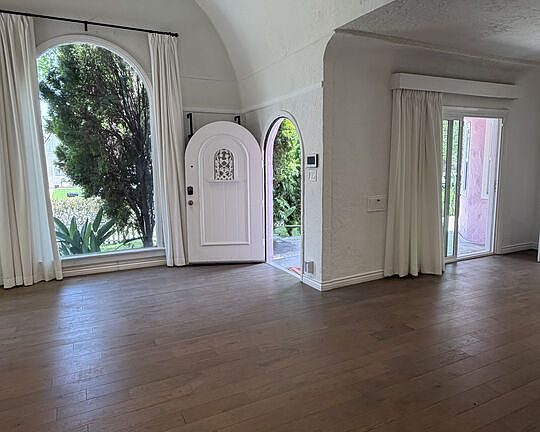 5th image of 459 S Holt Ave