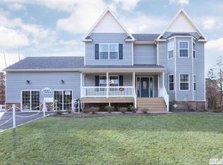 19 Gull Dip Rd, Ridge, NY 11961