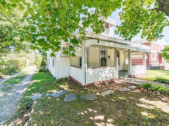 2nd image of 3321 Fort Ave