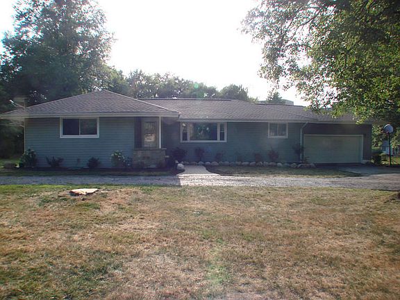 2nd image of 2914 Emerald Lake Blvd