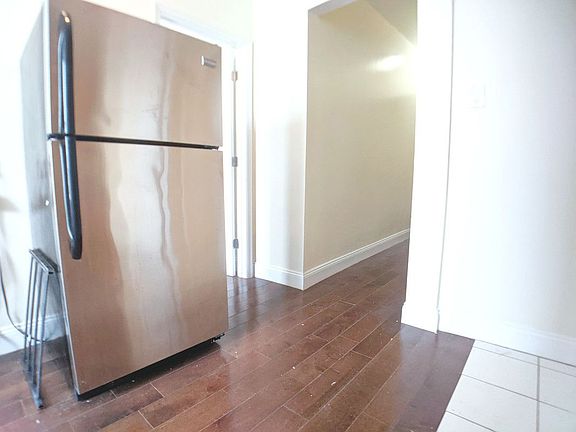 4th image of 524 E 119th St APT 20