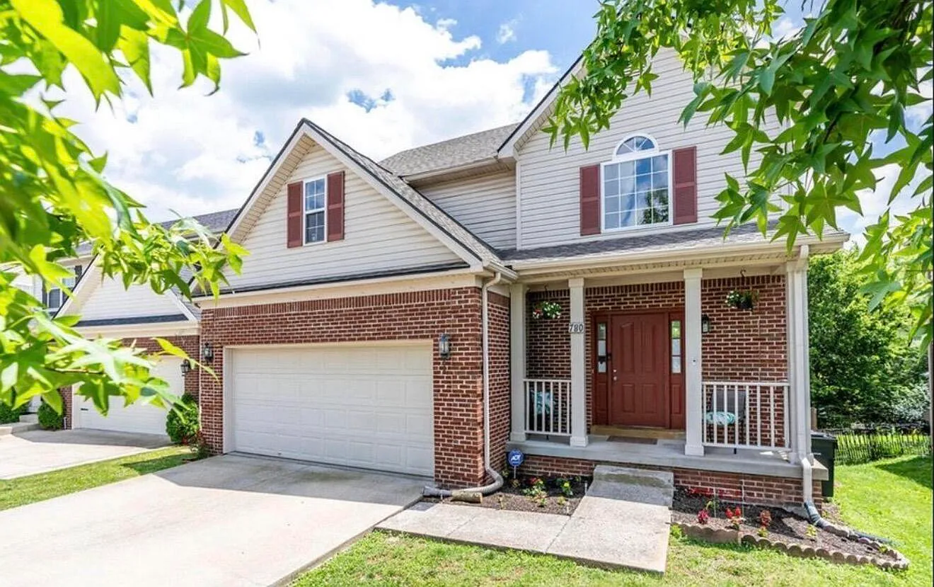 4 bed, 4.0 bath, 2658 sqft, $2,650 — Photo 2