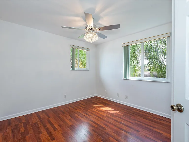 5704 NW 127th Ter — Photo 52