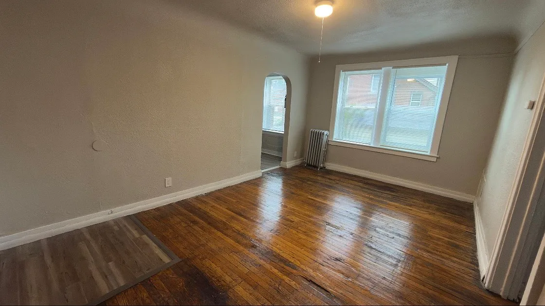 11255 Charlemagne — Photo 2