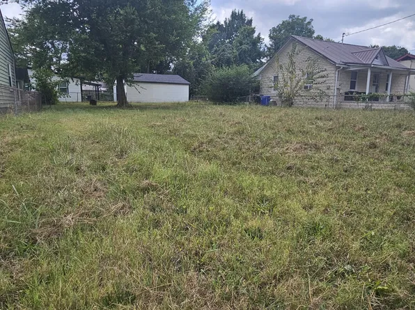 318 E 16th St, Columbia, TN 38401