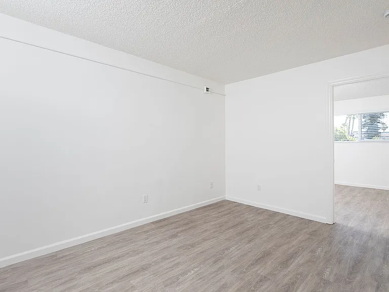 Aztec Pacific Apartments — Photo 52