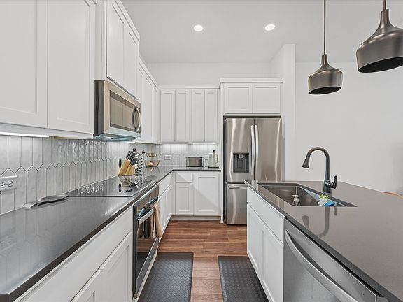 4th image of 7562 Edgeware Rd