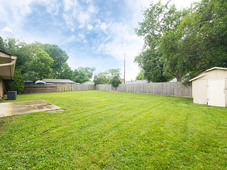 3700 Caracas Dr — Photo 34