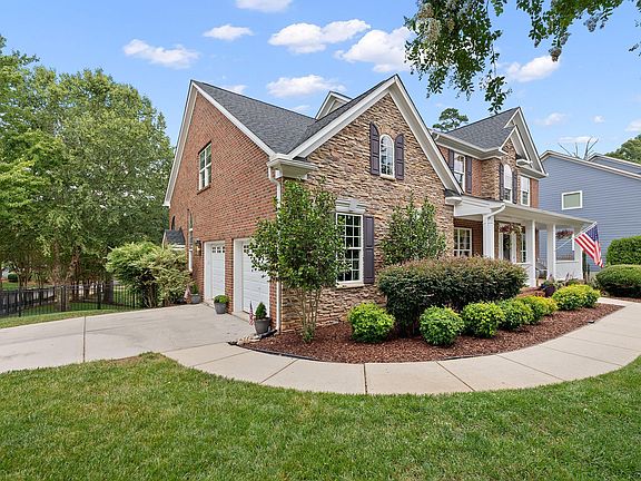 2nd image of 2501 Belden Pl