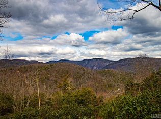 1069 W Rochester Dr, Cashiers, NC 28717