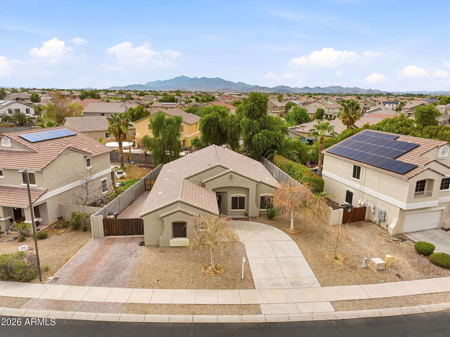 4 bed, 2.0 bath, 1789 sqft, $2,400 — Photo 3