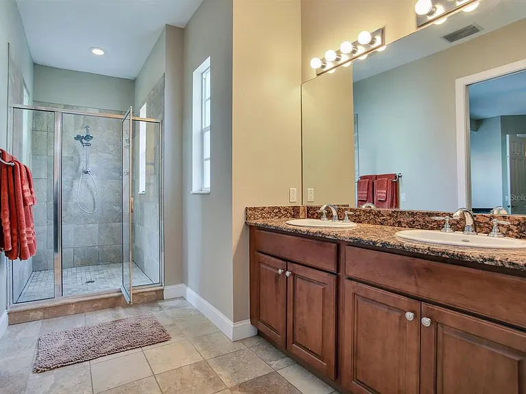 2303 Kensington Garden Ln — Photo 22