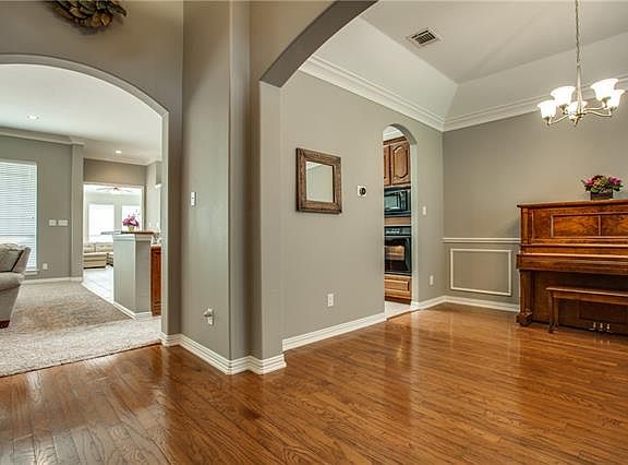 4th image of 242 Love Bird Ln