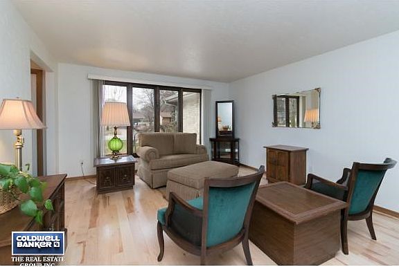 Spacious bright living room!