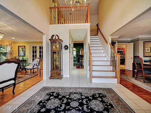 3rd image of 4 Hampton Hollow Drive