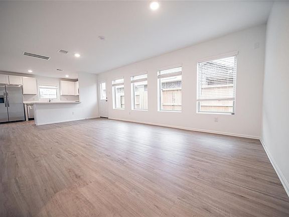 3rd image of 4131 Zavala Mill St
