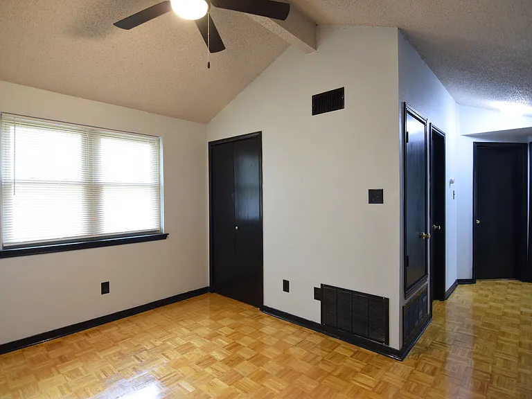 2518 Skyline Dr — Photo 10