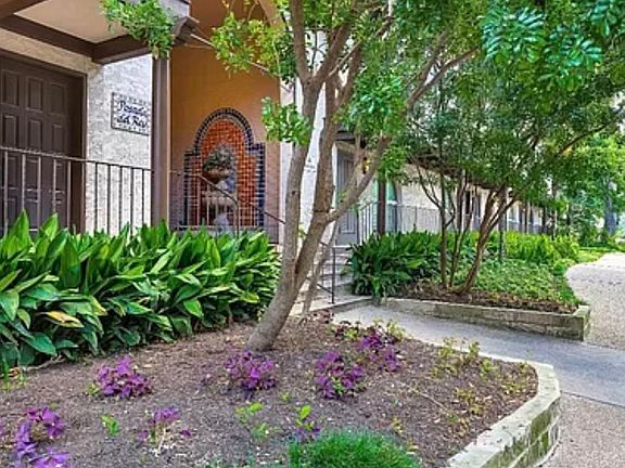 2nd image of 505 W 7th St APT 306