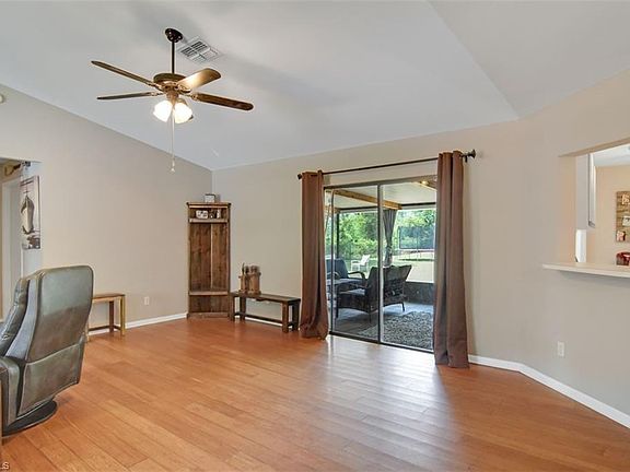 5th image of 309 Wellington Ave