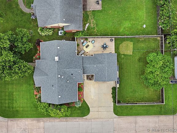 5th image of 2445 E 18th St