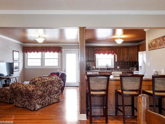 05_1212StoneyDr_177_Kitchen_HiRes