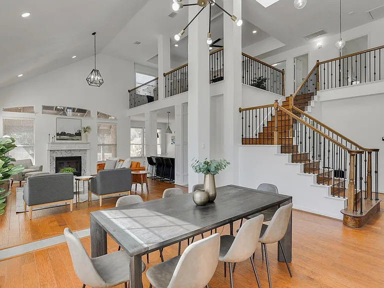 2410 Shorewood Ct — Photo 9