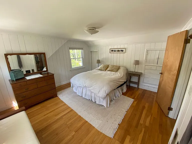 32 Loraine St — Photo 8