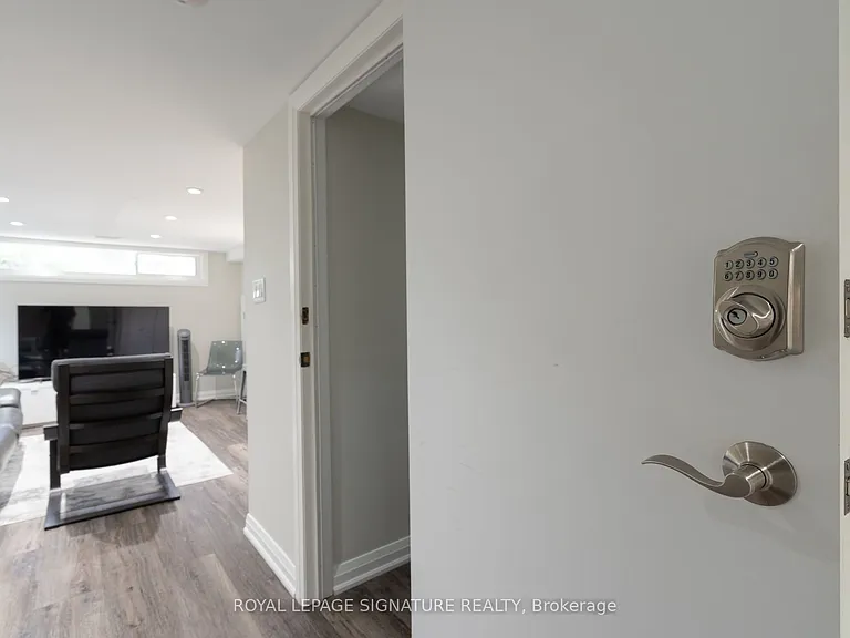 305 Blue Grass Blvd #BASEMENT — Photo 12