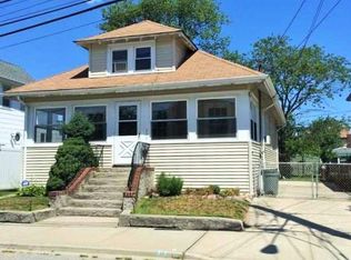 333 Bungalow Pl, Oceanside, NY 11572