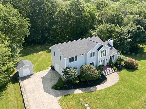 3rd image of 48 Hummingbird Ln