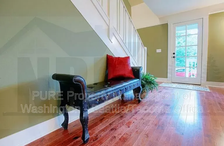 623 N Steele St — Photo 7