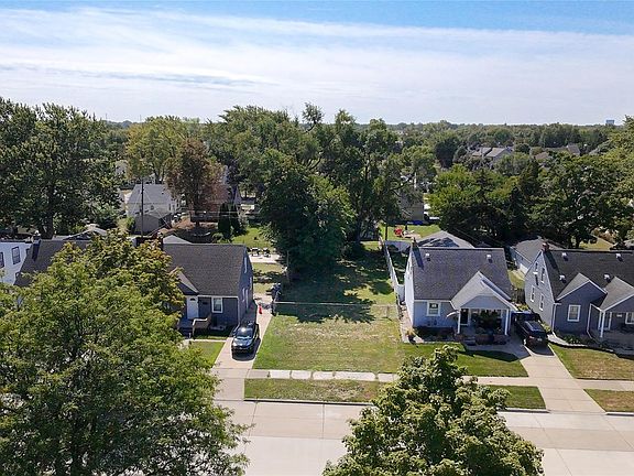 2nd image of 653 Leblanc St
