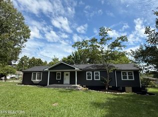 921 Vivian Ave, Rocky Top, TN 37769