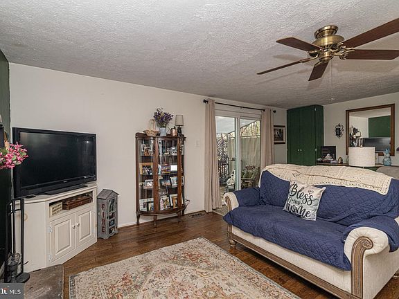 5th image of 69 Dorchester Cir