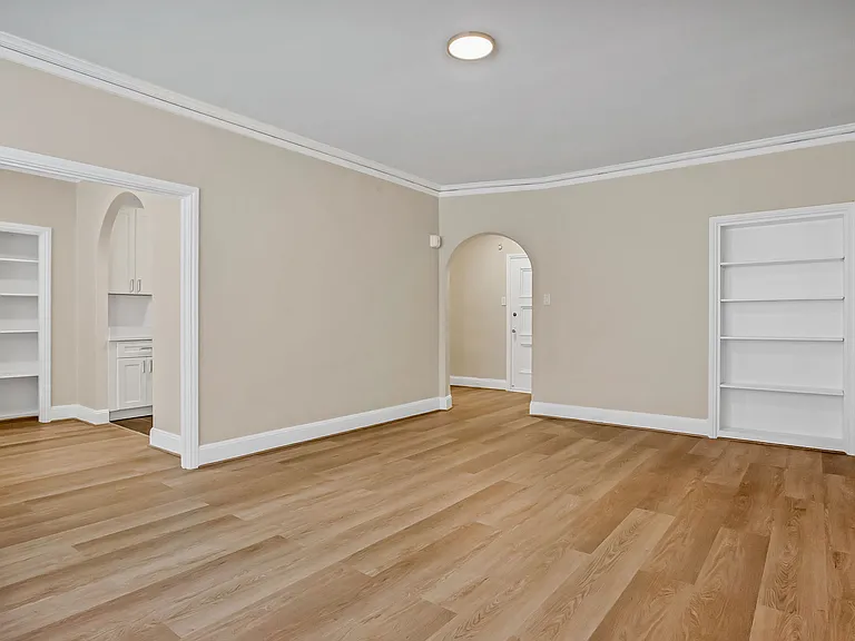 2200 Leavenworth St — Photo 4