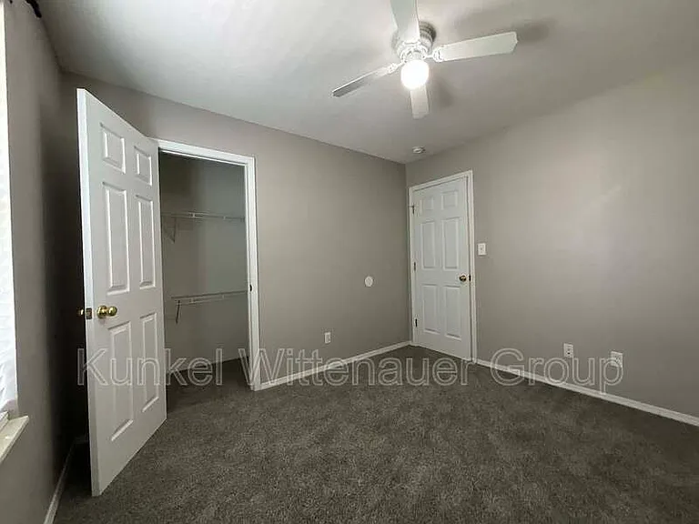 911 Victoria Ln — Photo 27