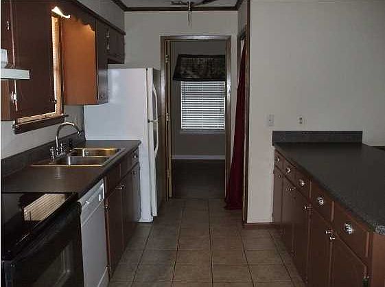 3rd image of 119 Pine Ave W
