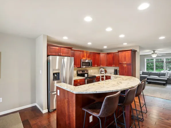5367 Quarry Hill Dr, Fitchburg, WI 53711
