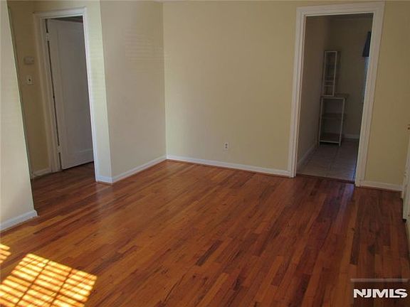 3rd image of 110 Hastings Ave