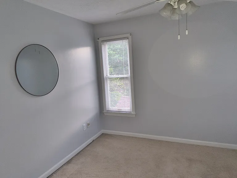116 Hampshire Dr — Photo 8