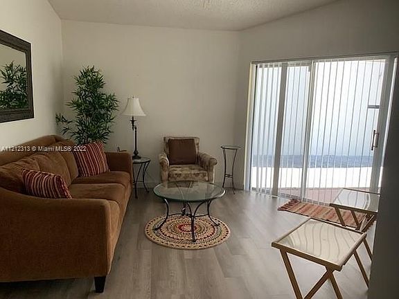 4th image of 1340 Seagrape Cir #1340