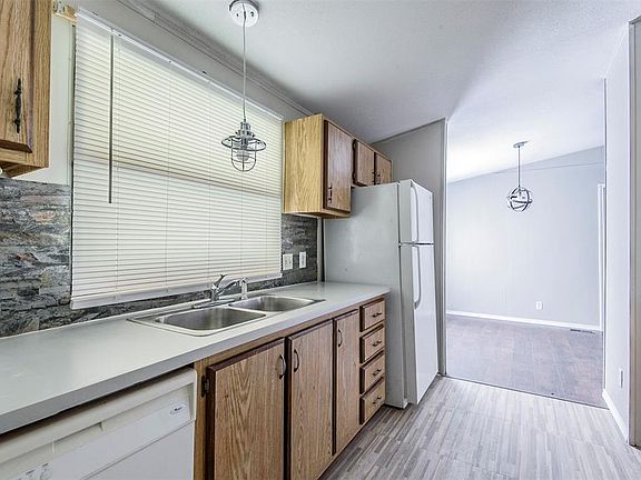 2nd image of 1311 Wood Dr