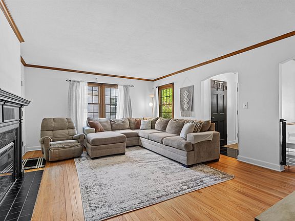 4th image of 315 Vale Ave N
