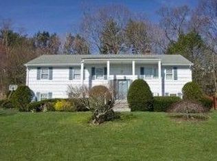 71 Rock Ridge Dr, Port Chester, NY 10573