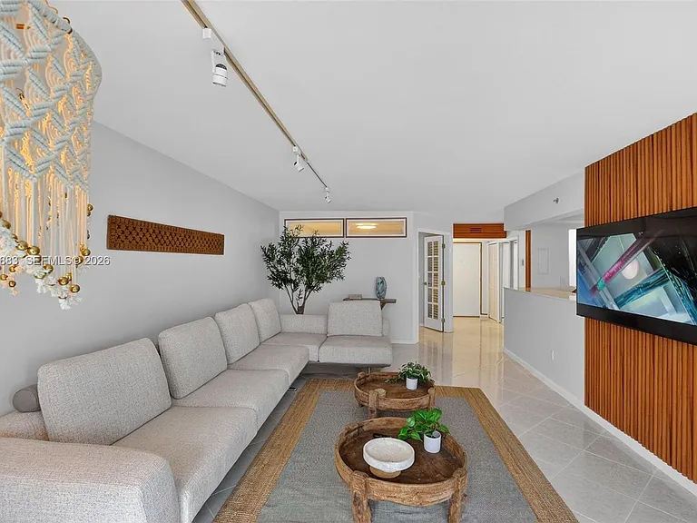 2401 Collins Ave #1406 — Photo 7