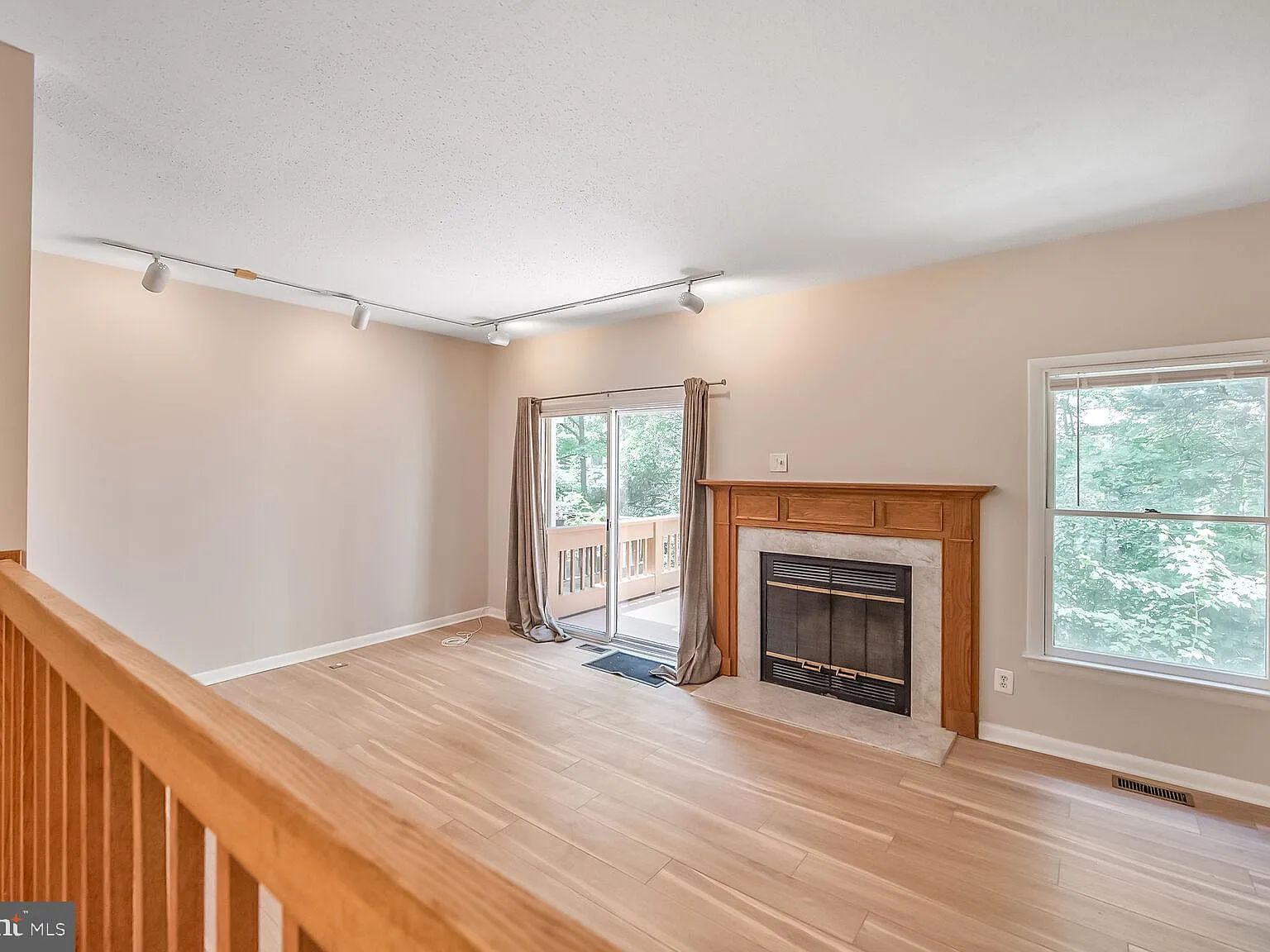 3 bed, 4.0 bath, 1865 sqft, $3,400 — Photo 4